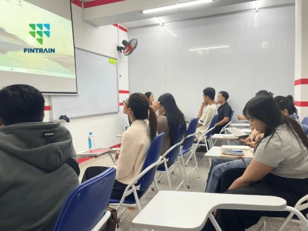 hoat-dong-fintrain-3