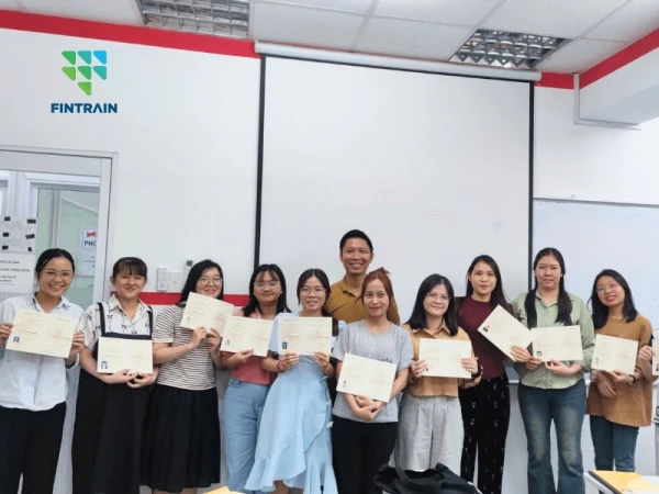 hoat-dong-fintrain-4