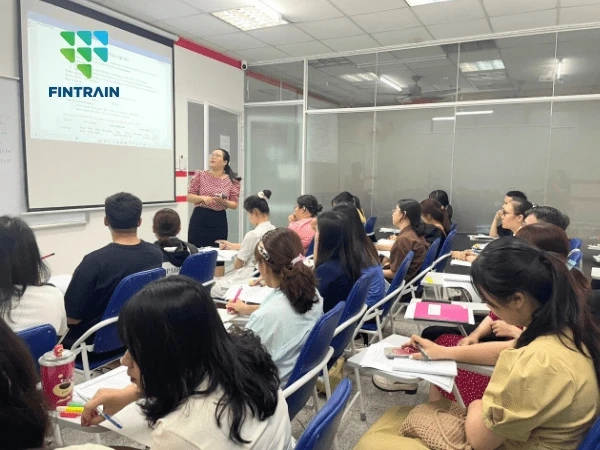 hoc-vien-fintrain-2