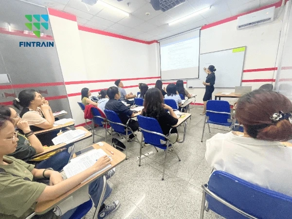 hoc-vien-fintrain-3